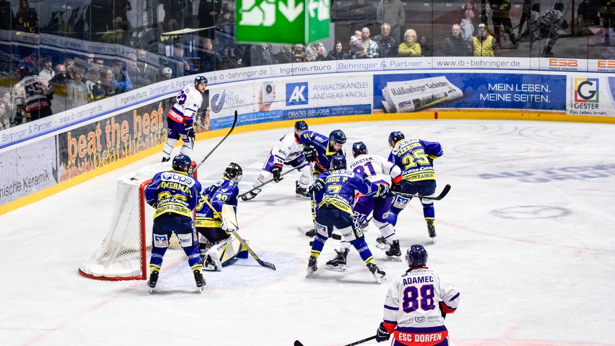 Der EHC Waldkraiburg im Spiel gegen den ESC Dorfen 